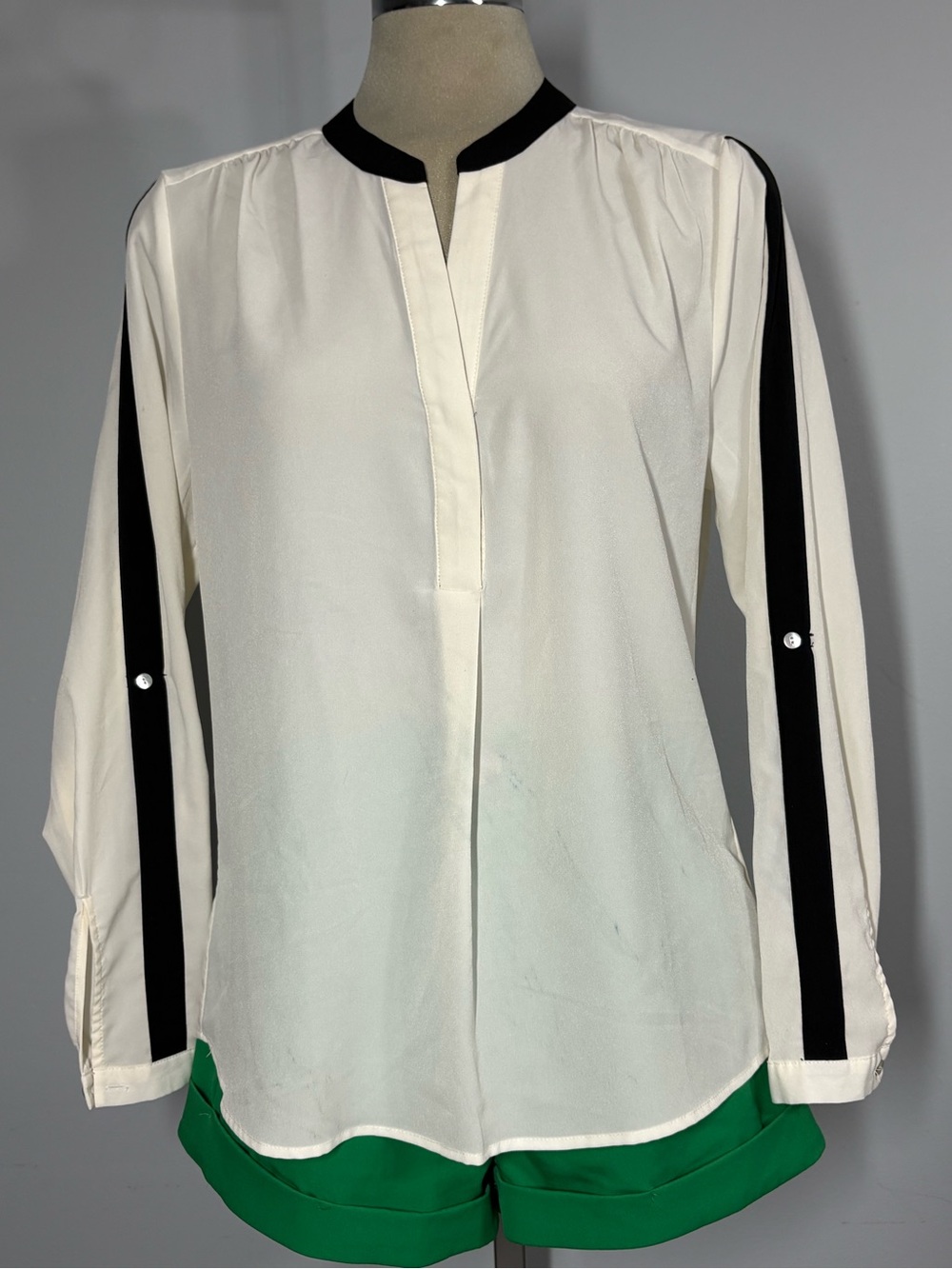 ALFRED SUNG Cream Blouse with Black Trim